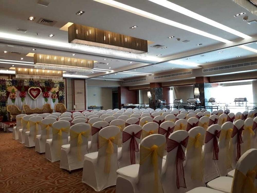 Royal Orchid Central Vadodara Exterior photo