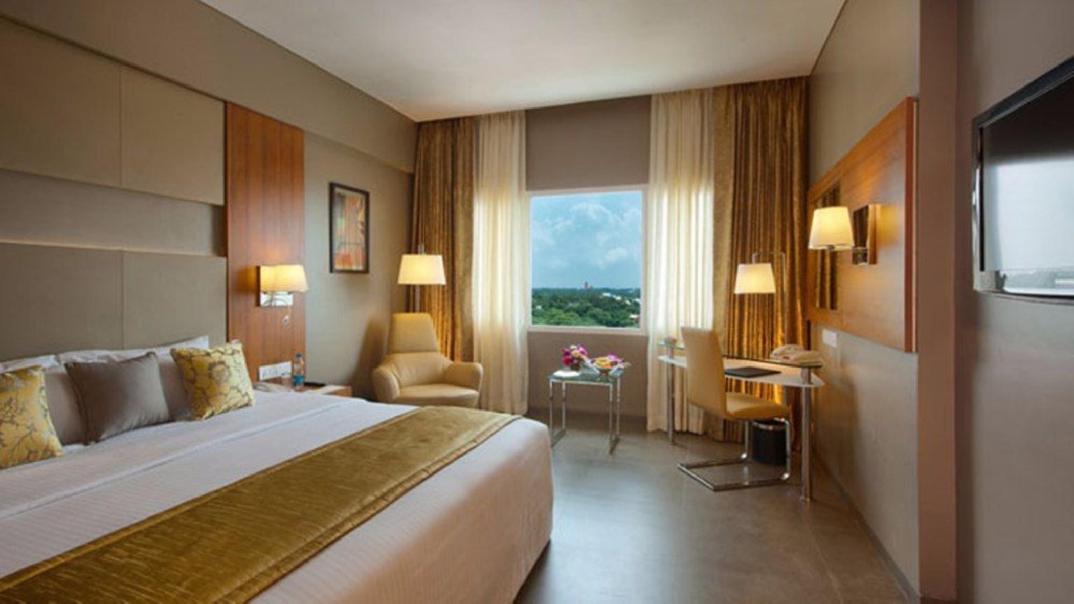 Royal Orchid Central Vadodara Room photo