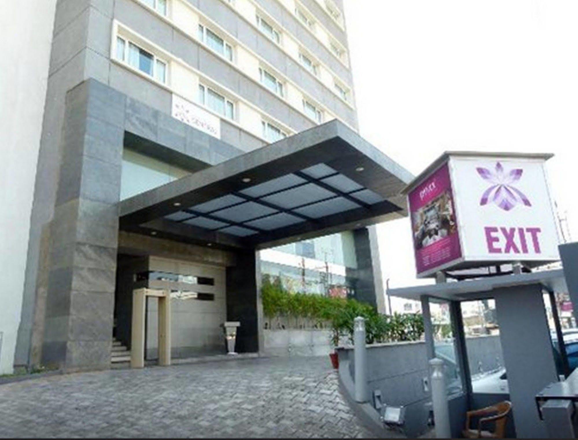 Royal Orchid Central Vadodara Exterior photo