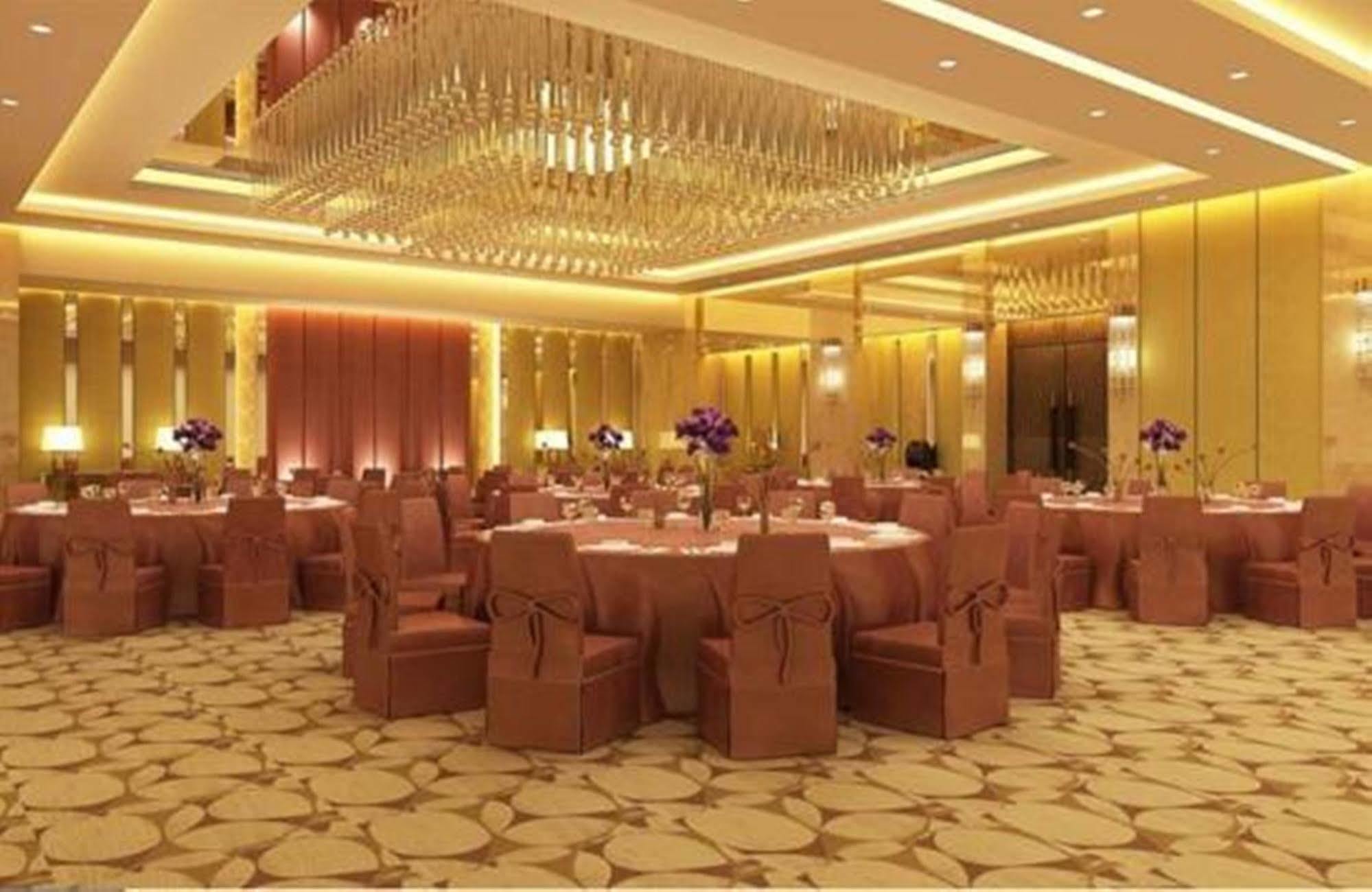 Royal Orchid Central Vadodara Exterior photo