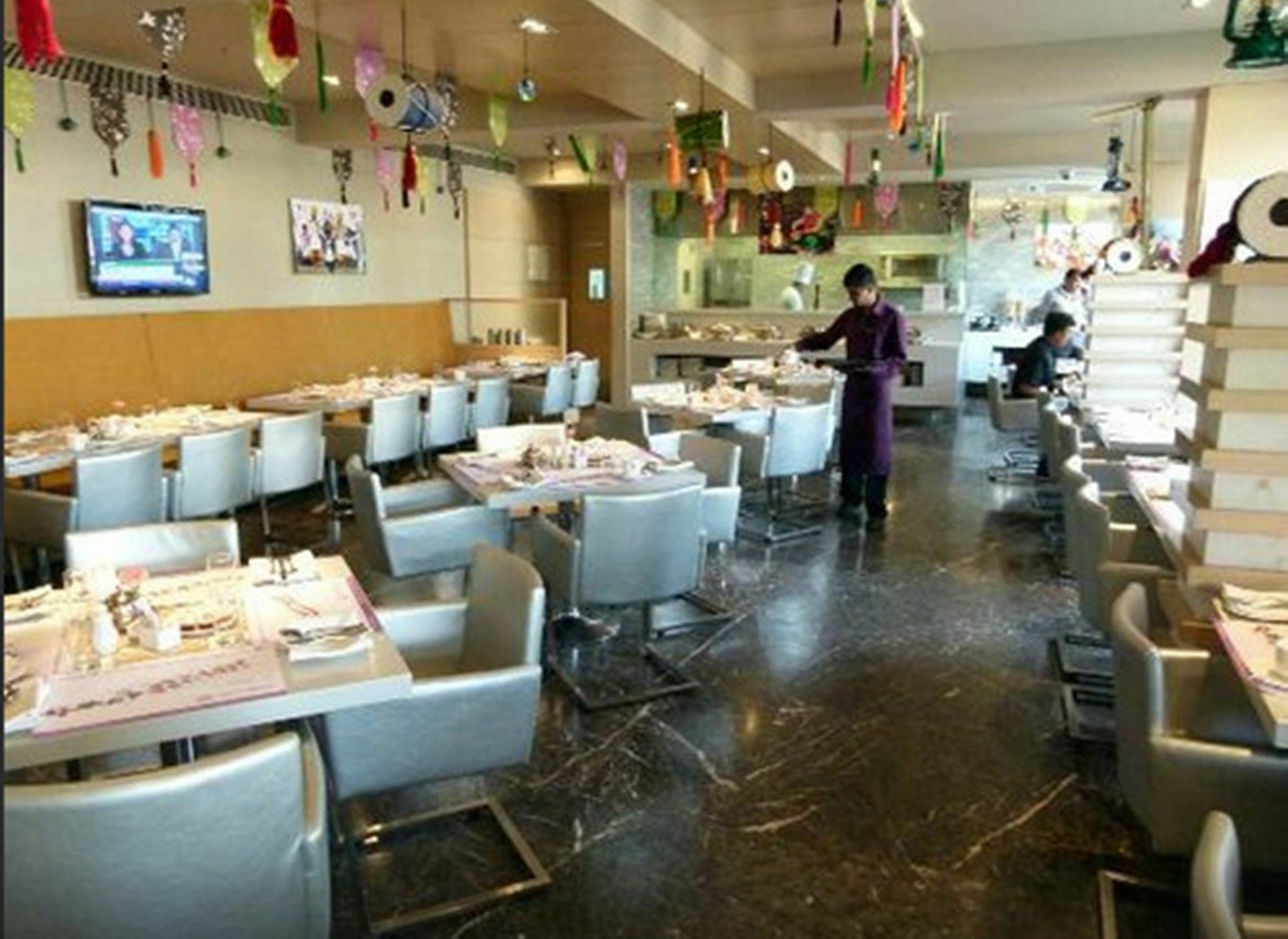 Royal Orchid Central Vadodara Exterior photo